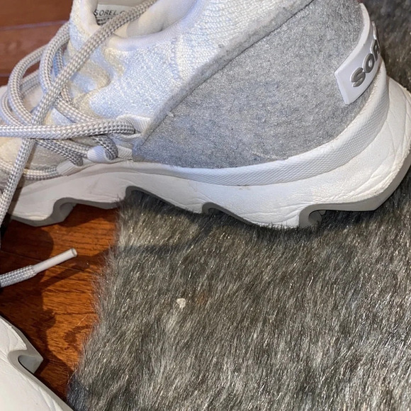 Sorel white  womens sneakers Sz 9 - Picture 9 of 13